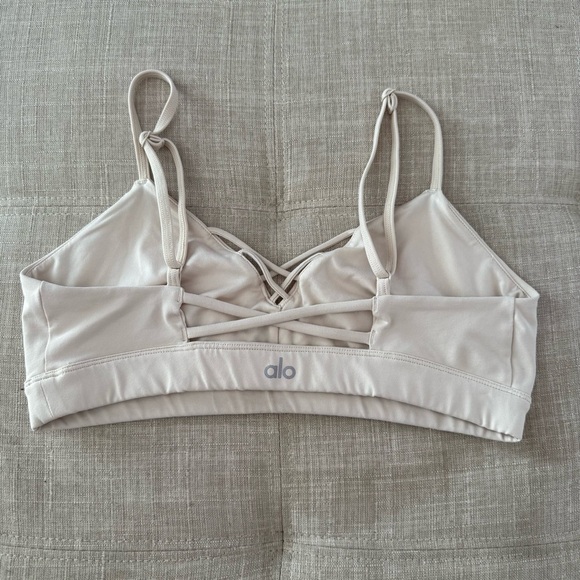 Alo Interlace Strappy Inlined Sports Bra - Picture 4 of 5